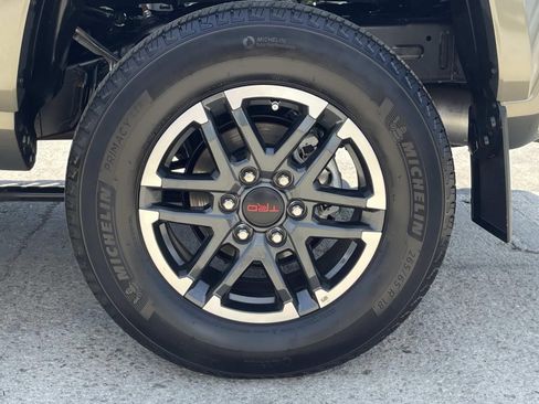 Used 2025 Toyota Tacoma TRD Sport AWD/4WD image 25
