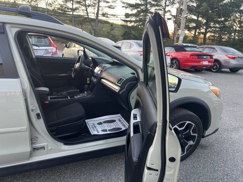 Used 2015 Subaru Crosstrek 2.0i Premium w/ Moonroof Package image 10