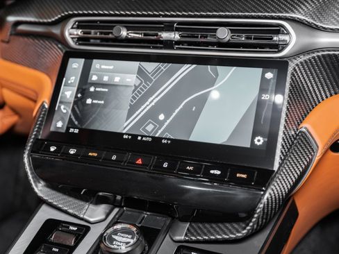 Used 2025 Aston Martin Vanquish image 23