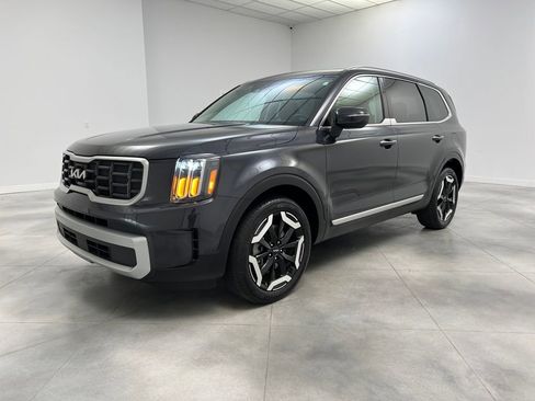 Used 2025 Kia Telluride S image 3