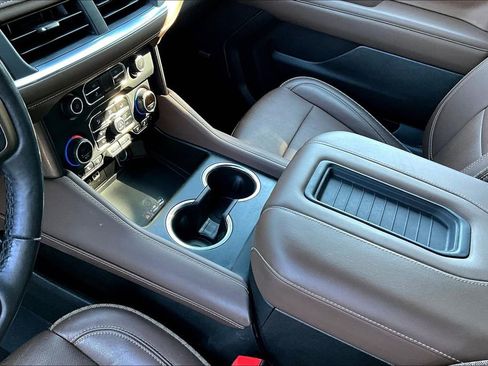 Used 2022 Chevrolet Suburban High Country image 5