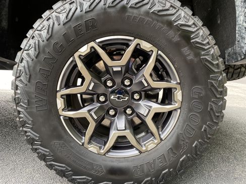 Used 2025 Chevrolet Colorado ZR2 w/ Technology Package AWD/4WD image 44