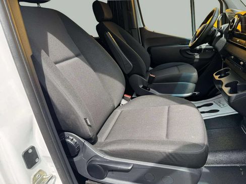 Used 2025 Mercedes-Benz Sprinter 2500 image 19