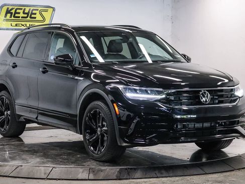 Used 2023 Volkswagen Tiguan SE R-Line FWD image 5