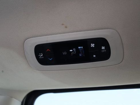 Used 2022 Chrysler Voyager LX FWD image 30