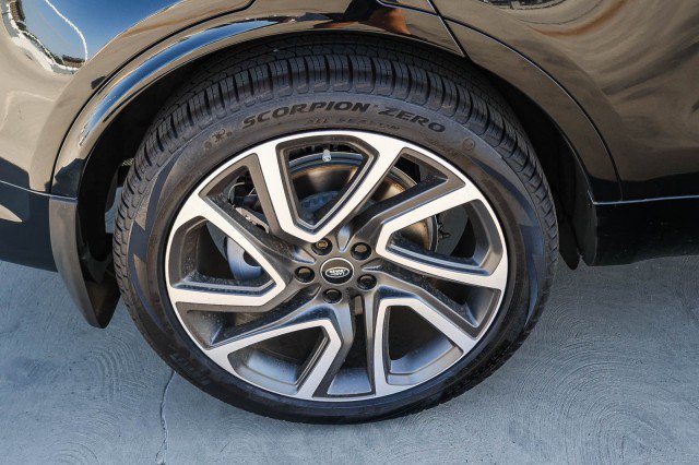 Certified 2025 Land Rover Discovery Dynamic SE AWD/4WD image 13