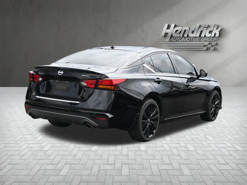 Used 2022 Nissan Altima 2.5 SR w/ Midnight Edition Package FWD image 10