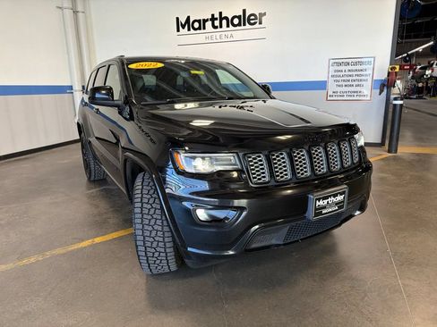 Used 2022 Jeep Grand Cherokee Laredo X AWD/4WD image 3