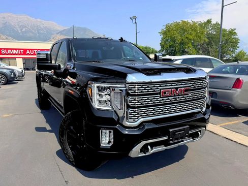 Used 2022 GMC Sierra 2500 Denali w/ Denali Black Diamond Edition AWD/4WD image 2