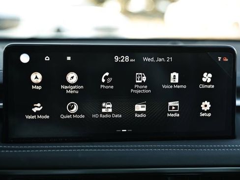 Used 2025 Genesis G70 2.5T image 33