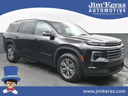 Used 2025 Chevrolet Traverse LT image 1