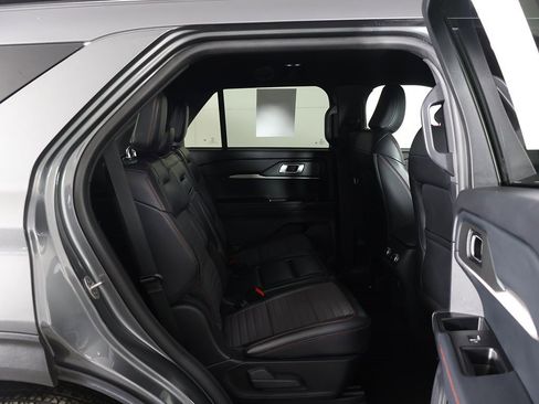 Used 2025 Ford Explorer ST-Line w/ ST-Line Street Pack image 33