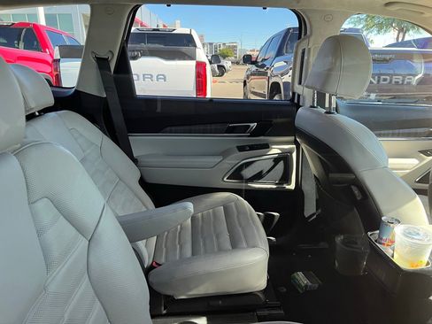 Used 2024 Kia Telluride SX Prestige w/ Towing Package image 7