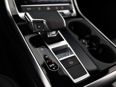 Certified 2025 Audi Q7 2.0T Premium w/ Convenience Package AWD/4WD image 40