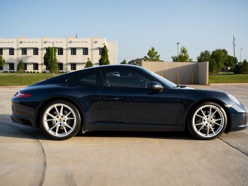 Used 2017 Porsche 911 Carrera RWD image 4