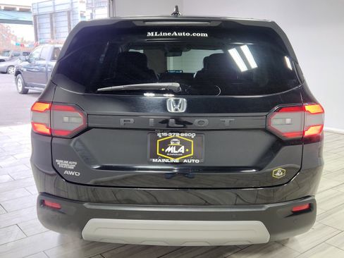 Used 2025 Honda Pilot EX-L image 4