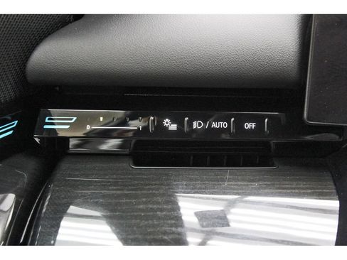 Used 2025 BMW 530i RWD image 22