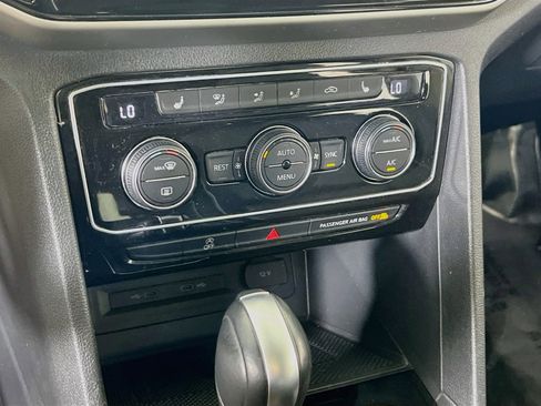 Used 2023 Volkswagen Atlas SEL AWD/4WD image 16