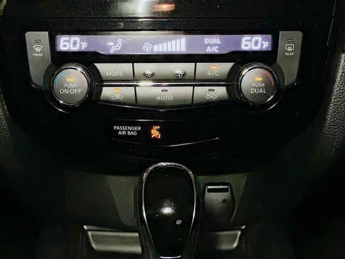 Used 2018 Nissan Rogue SV AWD/4WD image 13