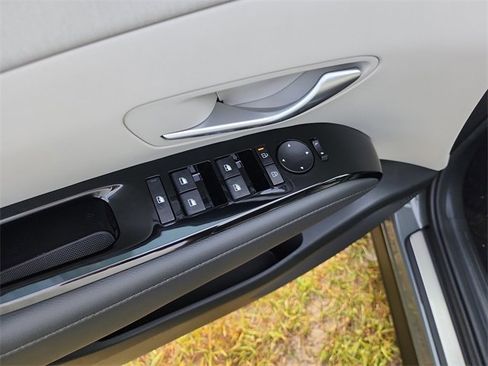 New 2025 Hyundai Tucson Limited image 16