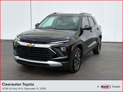 Used 2025 Chevrolet TrailBlazer LT FWD image 1