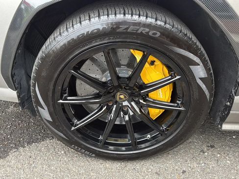 Used 2019 Lamborghini Urus AWD/4WD image 9