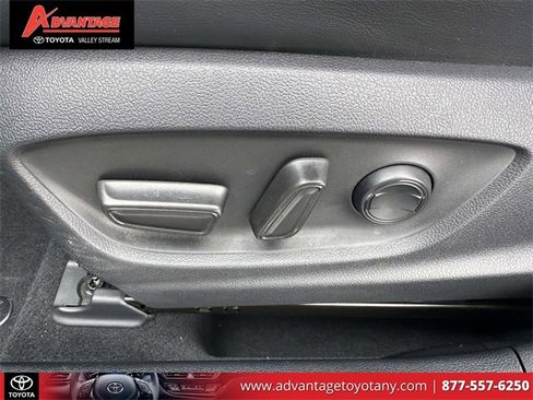 Used 2022 Toyota Prius Prime XLE image 22