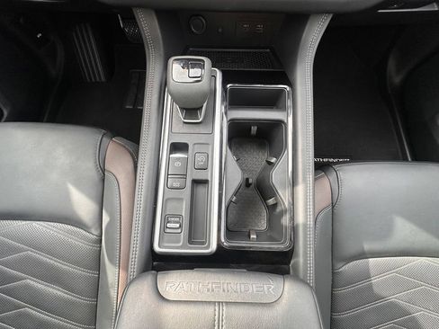 Certified 2025 Nissan Pathfinder Platinum FWD image 27