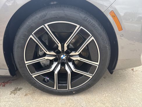 New 2026 BMW 750e xDrive image 28