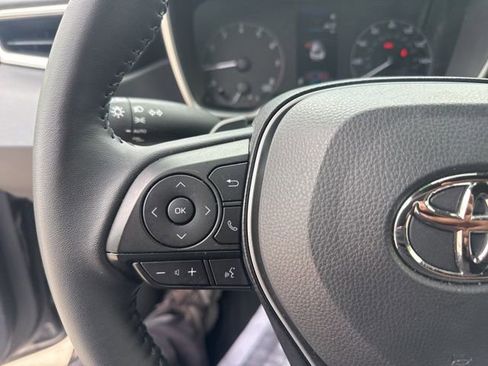 Used 2025 Toyota Corolla SE FWD image 13