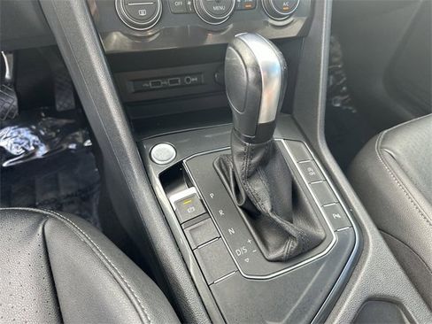 Used 2020 Volkswagen Tiguan SEL image 23