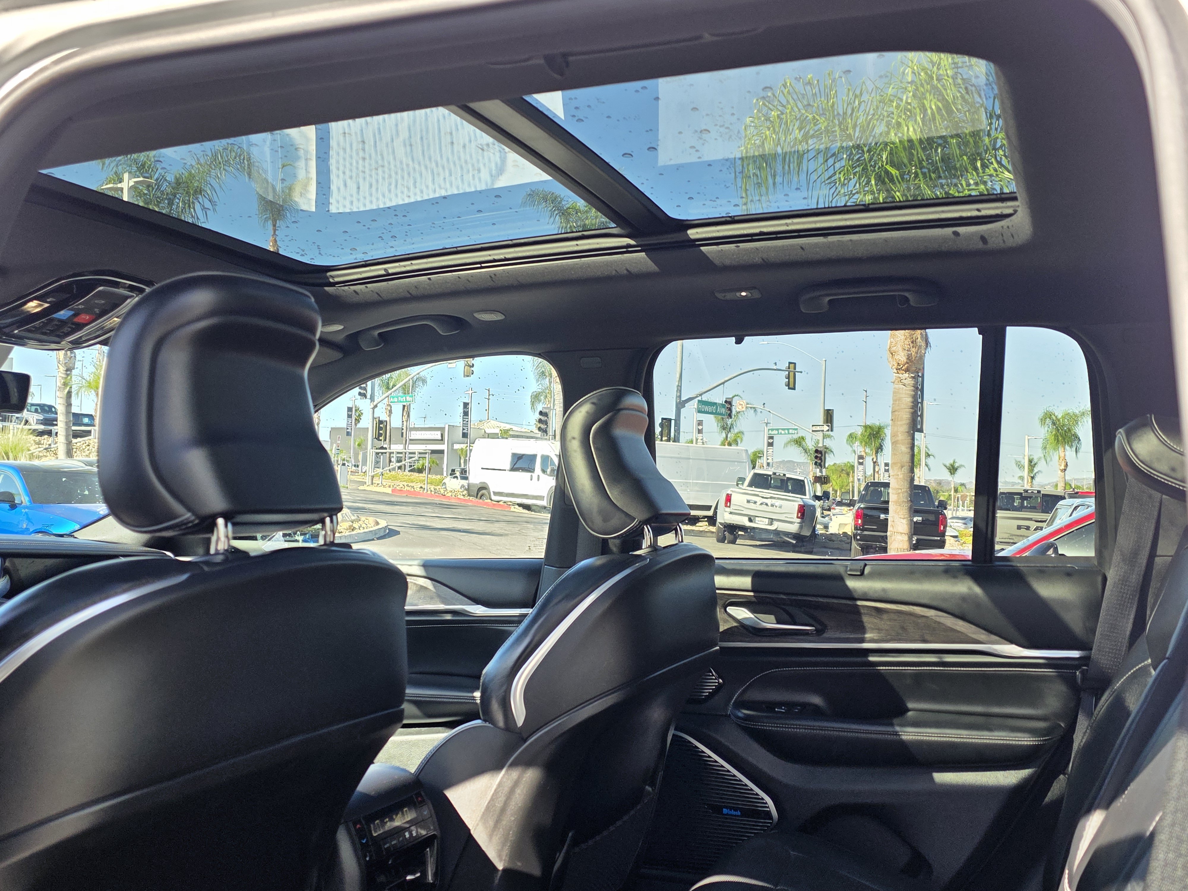 Used 2023 Jeep Grand Cherokee Overland w/ Luxury Tech Group IV RWD image 24