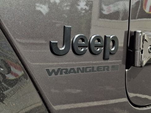 New 2026 Jeep Wrangler Unlimited Sahara AWD/4WD image 18