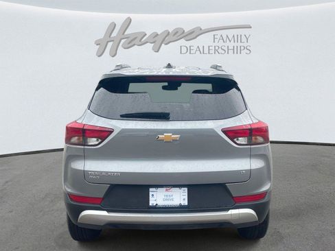 Used 2025 Chevrolet TrailBlazer LT AWD/4WD image 6