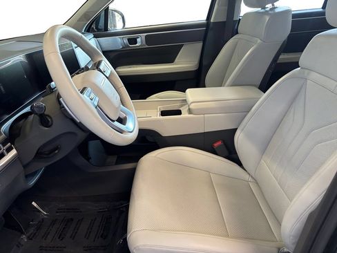 Used 2025 Hyundai Santa Fe SEL FWD image 10