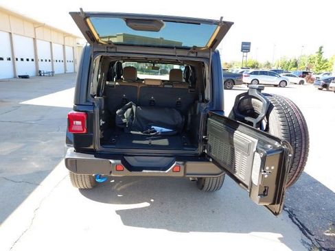 Used 2023 Jeep Wrangler Unlimited Sahara w/ Cold Weather Group AWD/4WD image 30