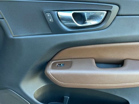 Certified 2022 Volvo XC60 B5 Momentum image 21