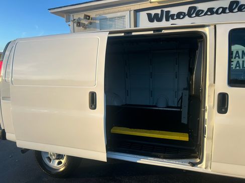 Used 2021 Chevrolet Express 2500 w/ Driver Convenience Package image 25