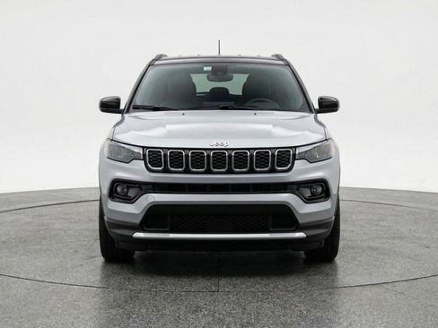 Used 2025 Jeep Compass Limited AWD/4WD image 2