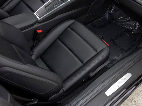 Certified 2024 Porsche 718 Cayman RWD image 43