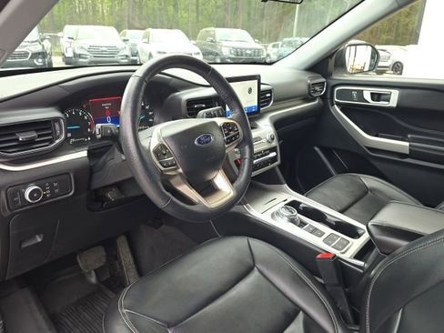 Used 2022 Ford Explorer XLT w/ Equipment Group 202A image 25