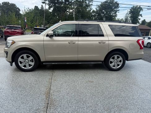 Used 2018 Ford Expedition Max XLT w/ Equipment Group 202A AWD/4WD image 2
