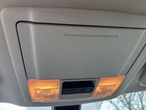 Used 2017 Ford Explorer Platinum image 31