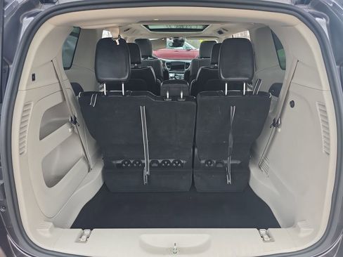Used 2023 Chrysler Pacifica Limited FWD image 13