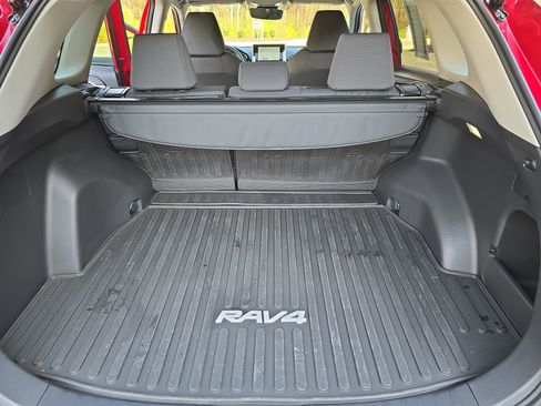 Used 2025 Toyota RAV4 XLE w/ Convenience Package image 13