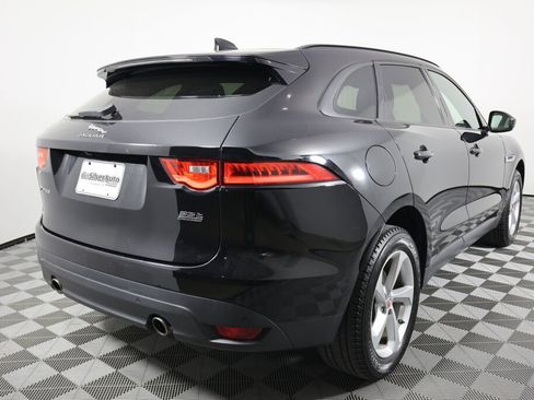 Used 2017 Jaguar F-PACE Premium image 2