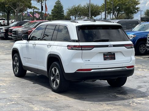 Used 2023 Jeep Grand Cherokee 4WD 4xe image 12