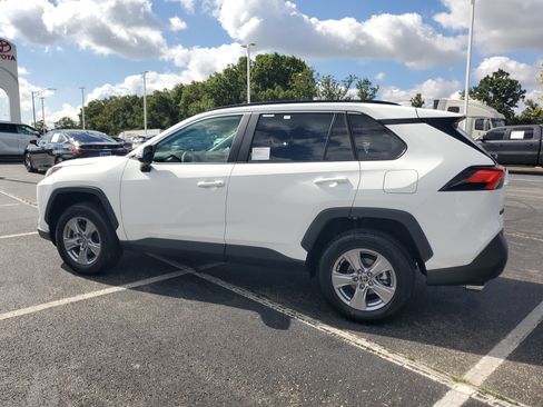 Used 2025 Toyota RAV4 XLE image 4