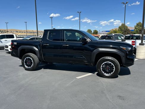 Used 2025 Toyota Tacoma TRD Off-Road image 8