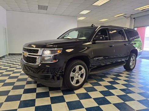 Used 2018 Chevrolet Suburban LS RWD image 3